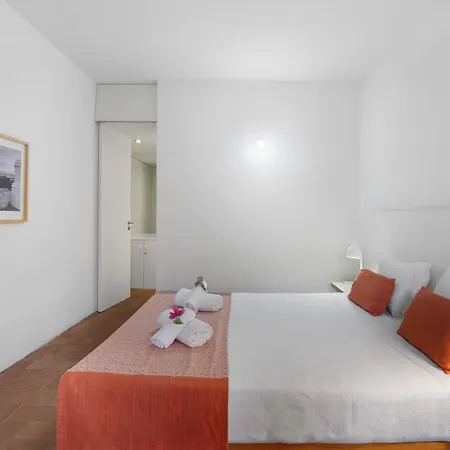 Fine Arts Convento Bernardas Bb טאווירה